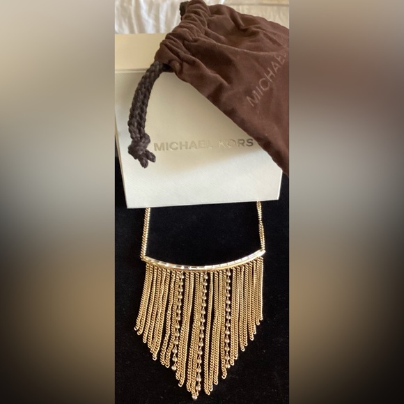 🚨Final Sale🚨 !! NIB Michael Kors Godtone Fringe Bib Necklace w/Crystals - Picture 6 of 6